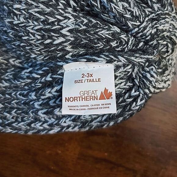 NWOT Grey Toddler Double Pom Pom Cuff Hat - Picture 5 of 5
